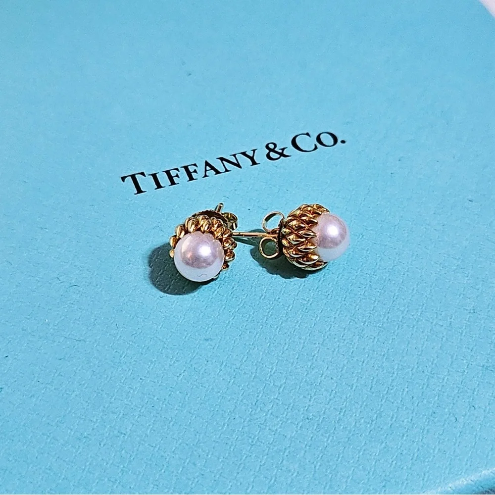 🎊SOLD🎊Tiffany & Co 18k Schlumberger Acorn 7mm Freshwater Pearl Stud Earrings - Picture 2 of 6